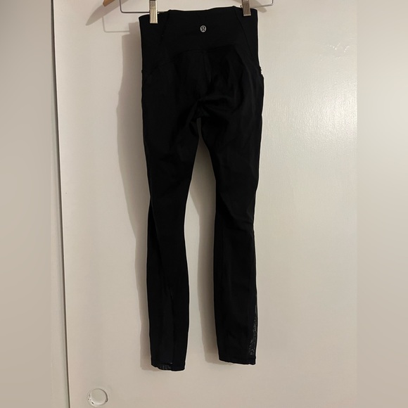 Lululemon women’s running leggings with mesh cutout on legs size 2 - Picture 2 of 5